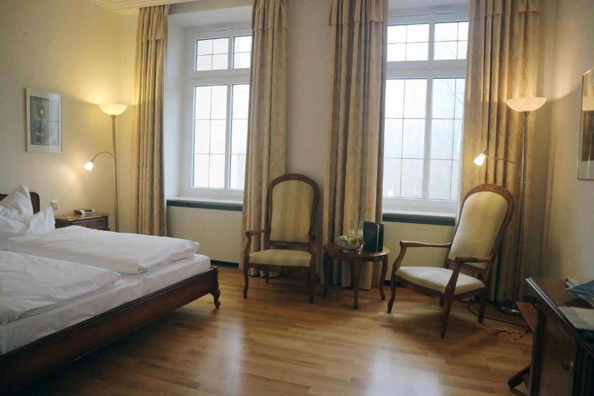 Hotel Haus Delecke ， （ Möhnesee ） ，经典双人客房