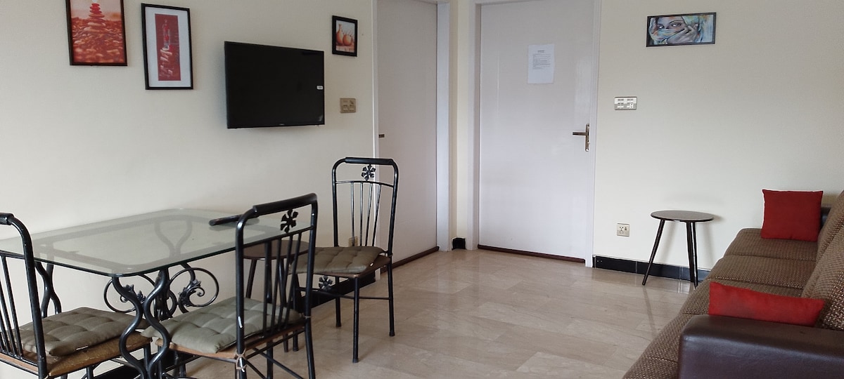 Cheerful 2 bedroom upper portion available!!