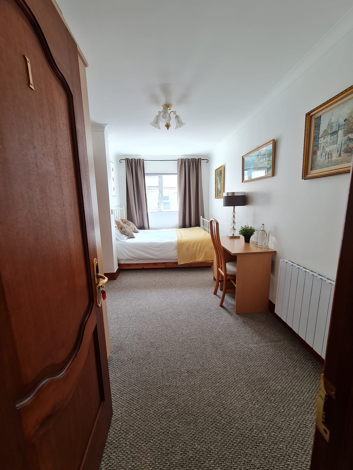 Private Double Room w/ Ensuite and FREE parking
