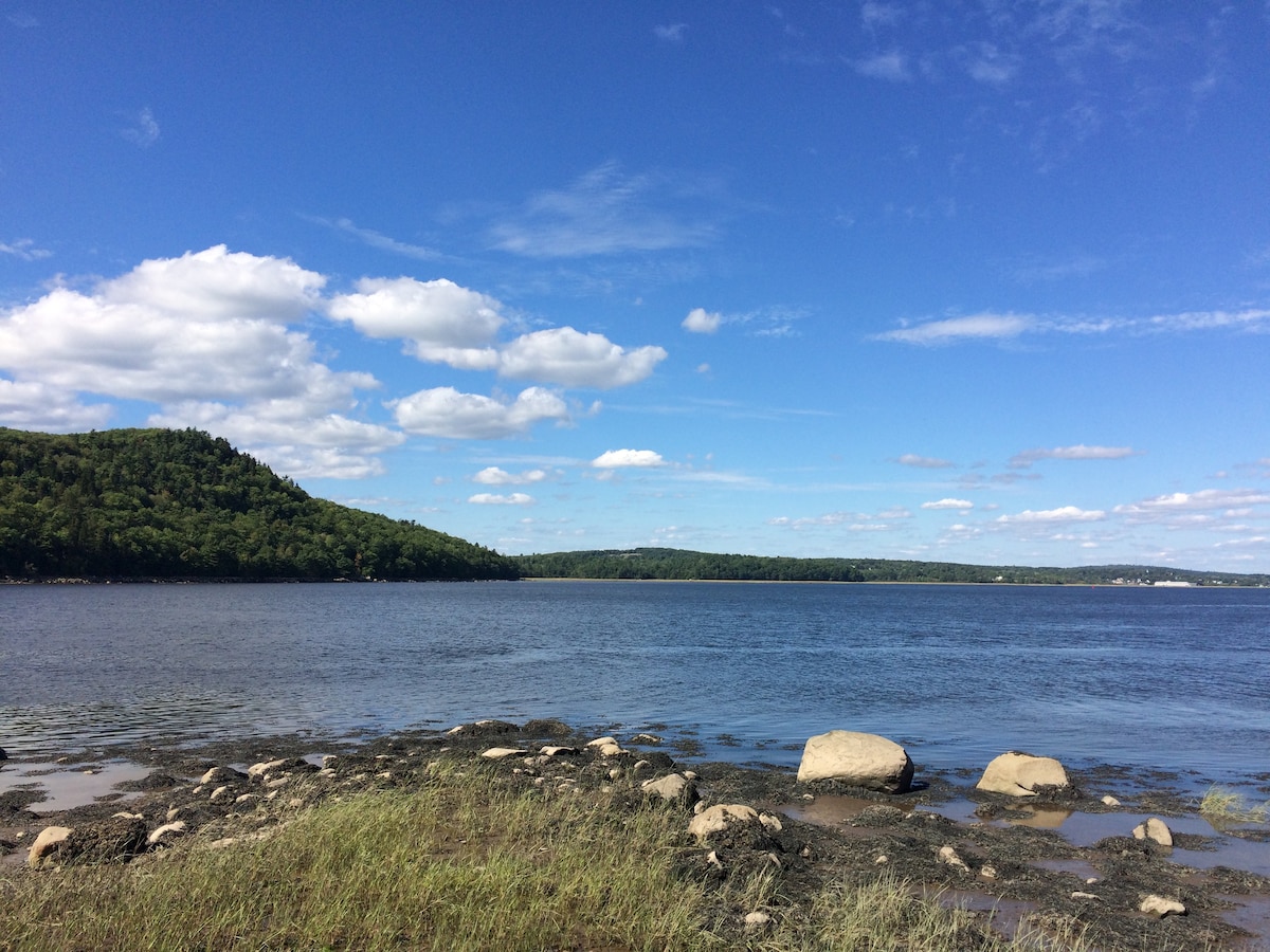 The Penobscot River牧场民宅