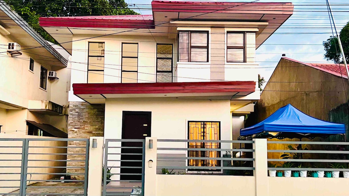 Cozy 3 Bedroom Home in Bacolod with Parking