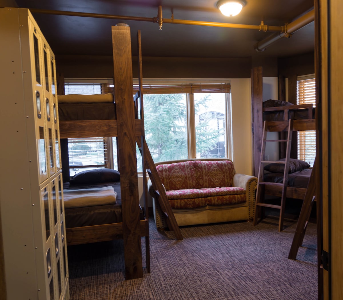 帕克城旅舍： 6张床的女生宿舍的床