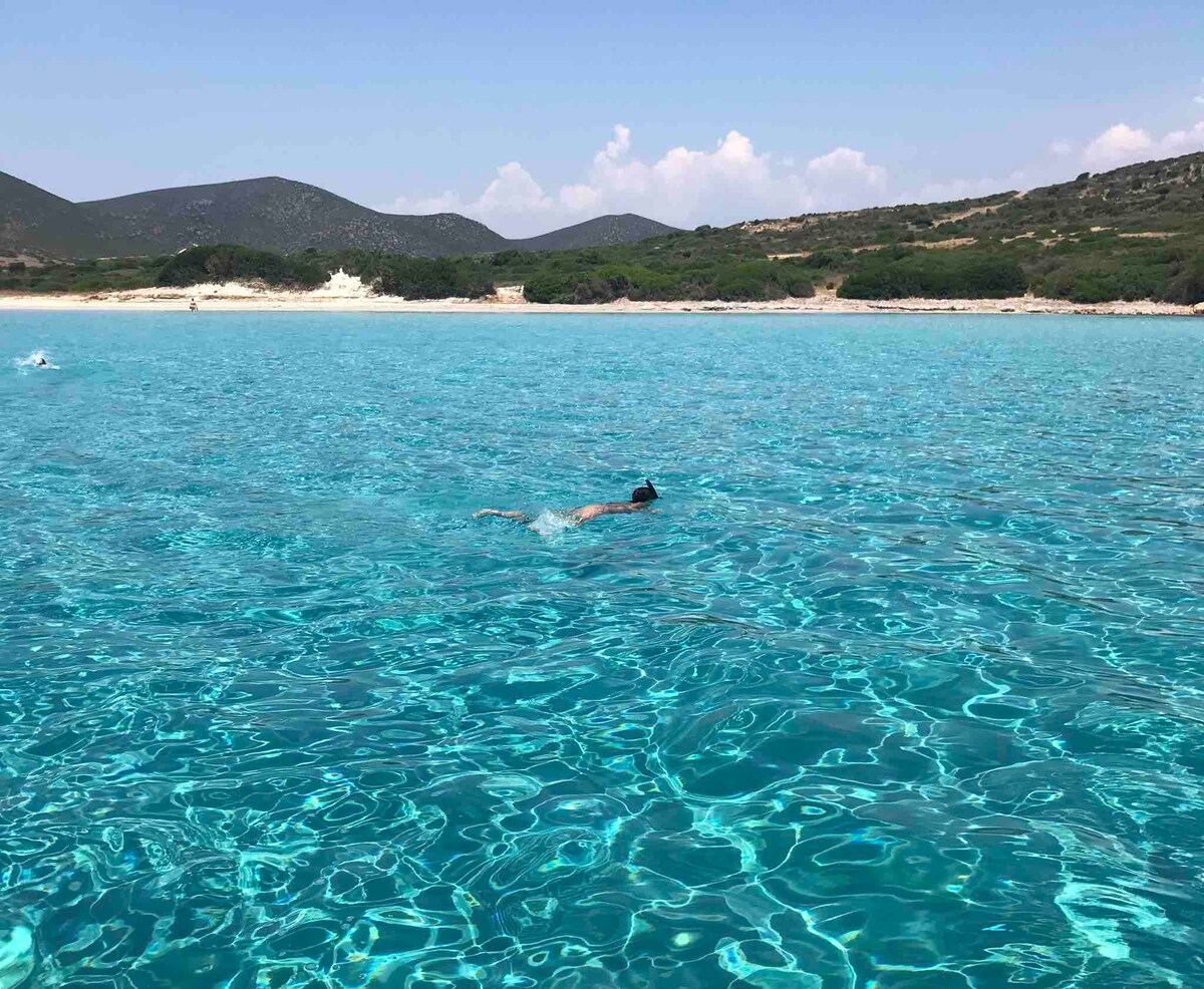 前往撒丁岛波尔图皮诺（ Porto Pino ）大海的别墅