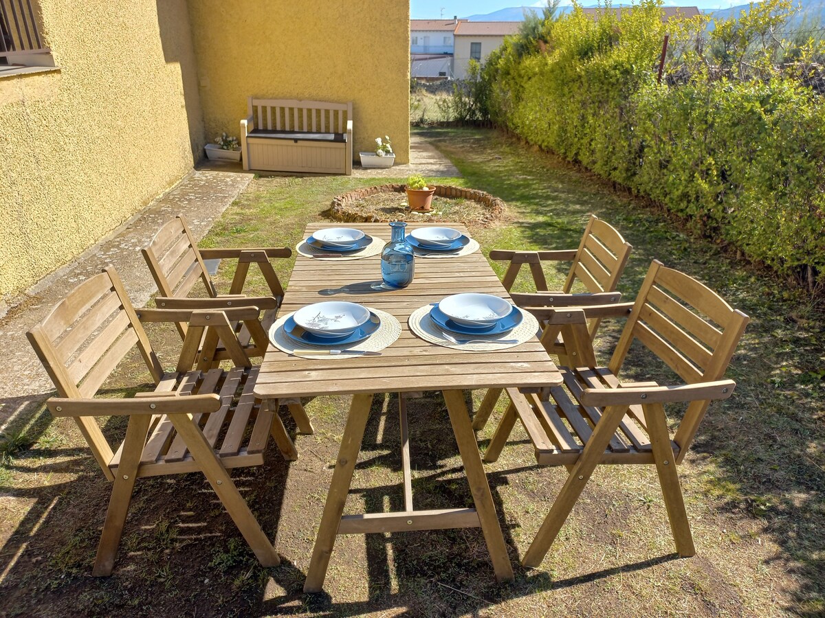 Casa Rural Alameda con chimenea y jardín