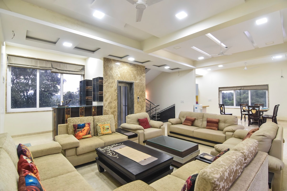 Casa Del Garg: 5BHK with Large Pool by Limestays