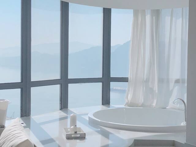 素泊/万达 忘川 超大观景浴缸 180度一线江景 私人影院