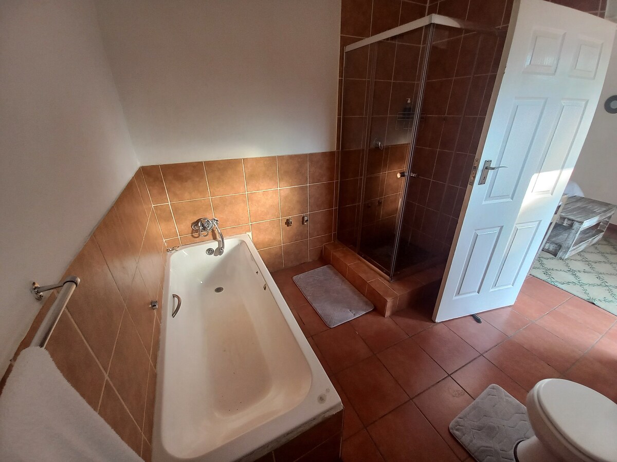 Private entrance. 1 bedroom & ensuite &  kitchen