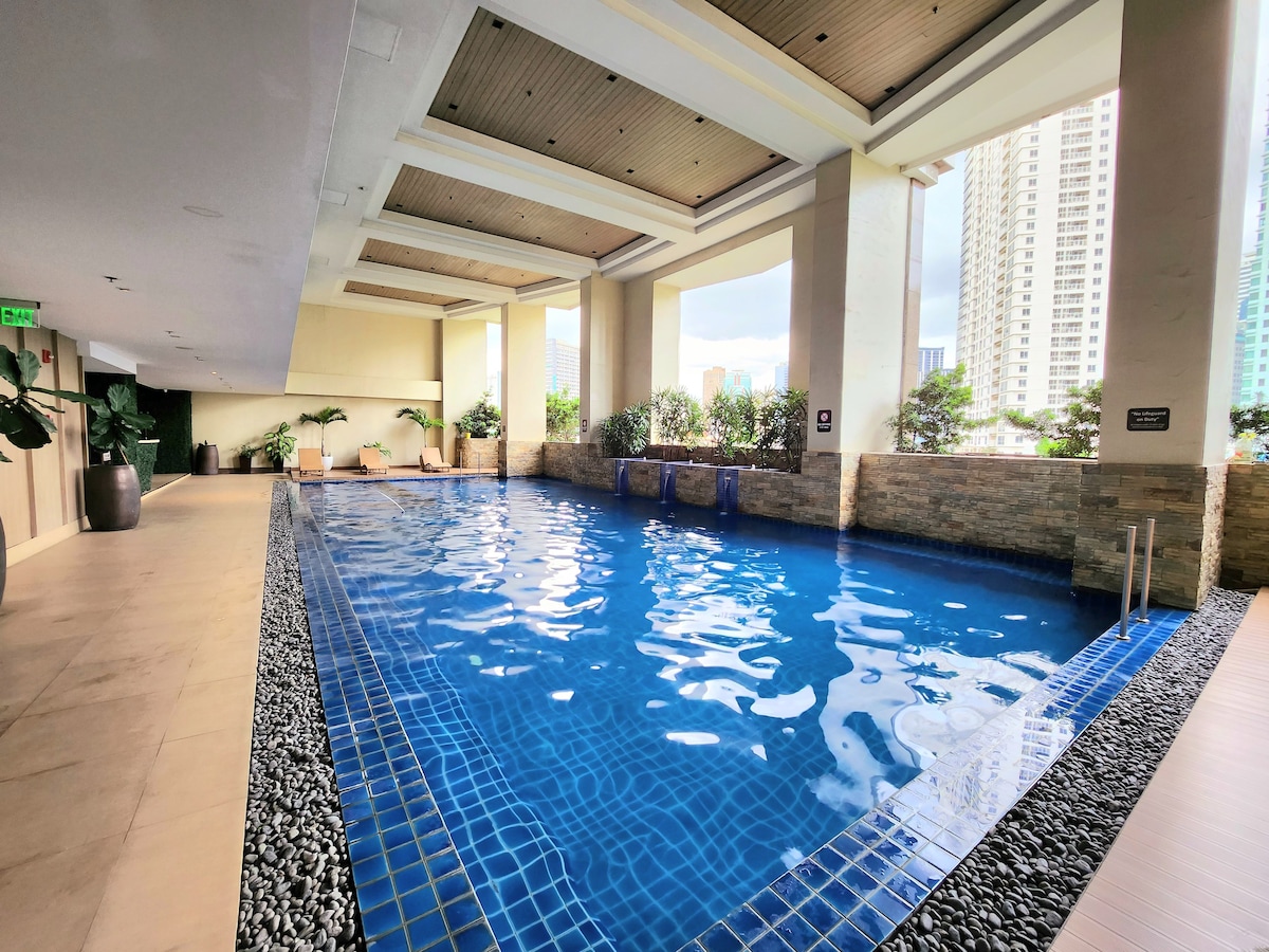 Cosy Studio w/Balcony Sauna Gym Pool nr Greenbelt