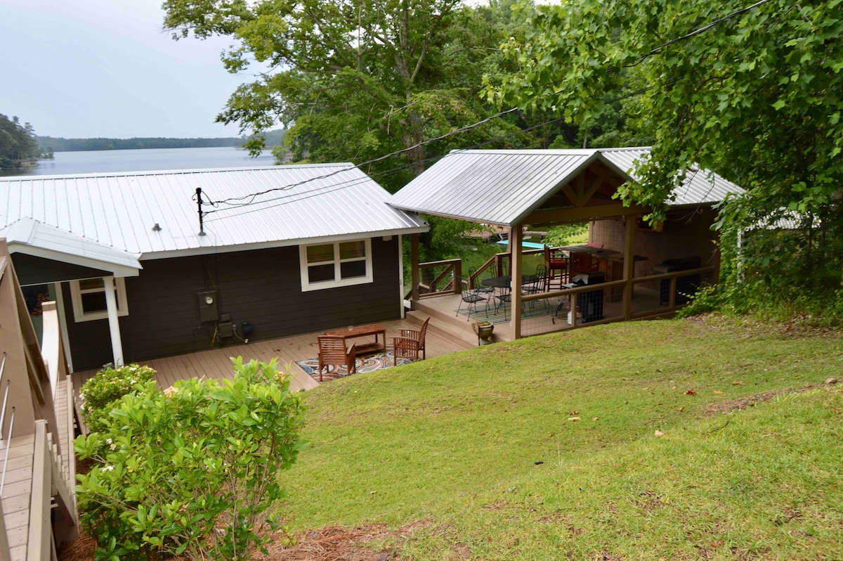 Duck Cove Hideaway! No better place on Lake Martin