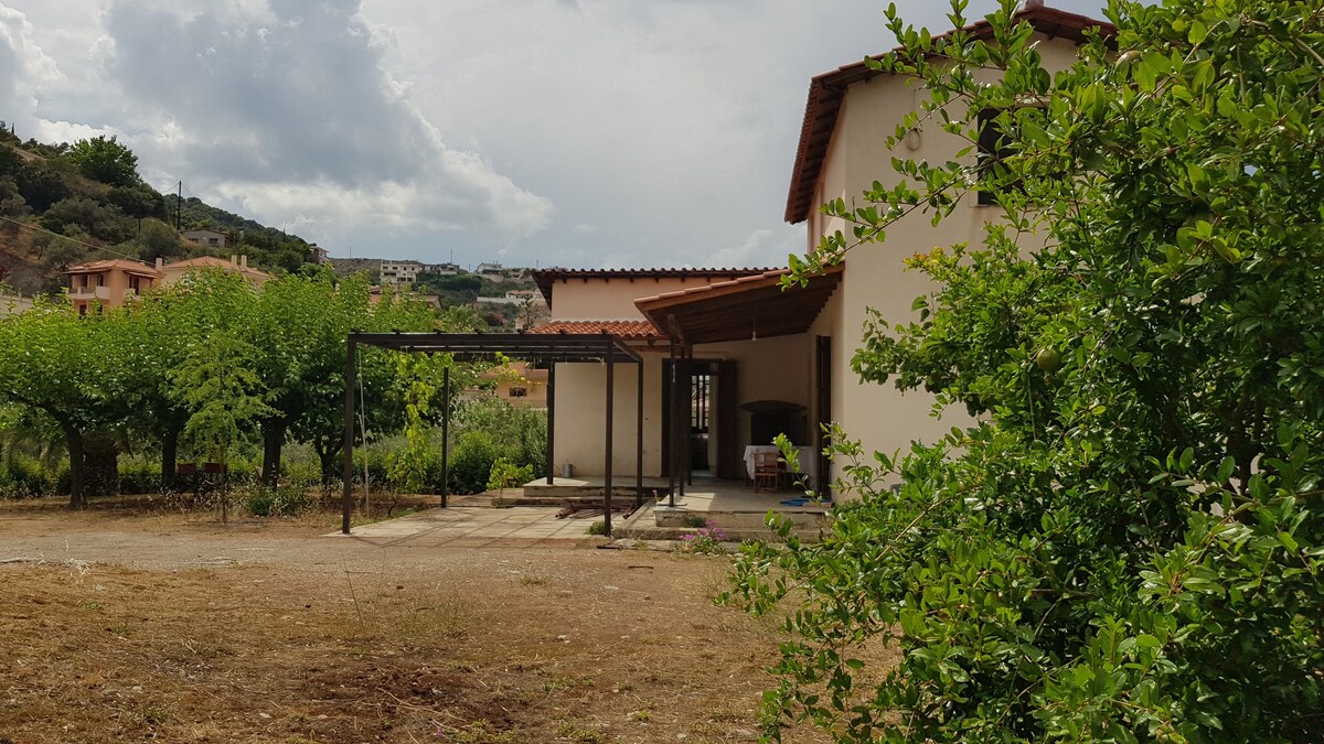 Epidavros ample modern country home