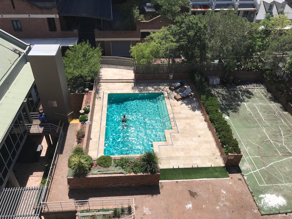 顶级景点：单间公寓+国王街游泳池