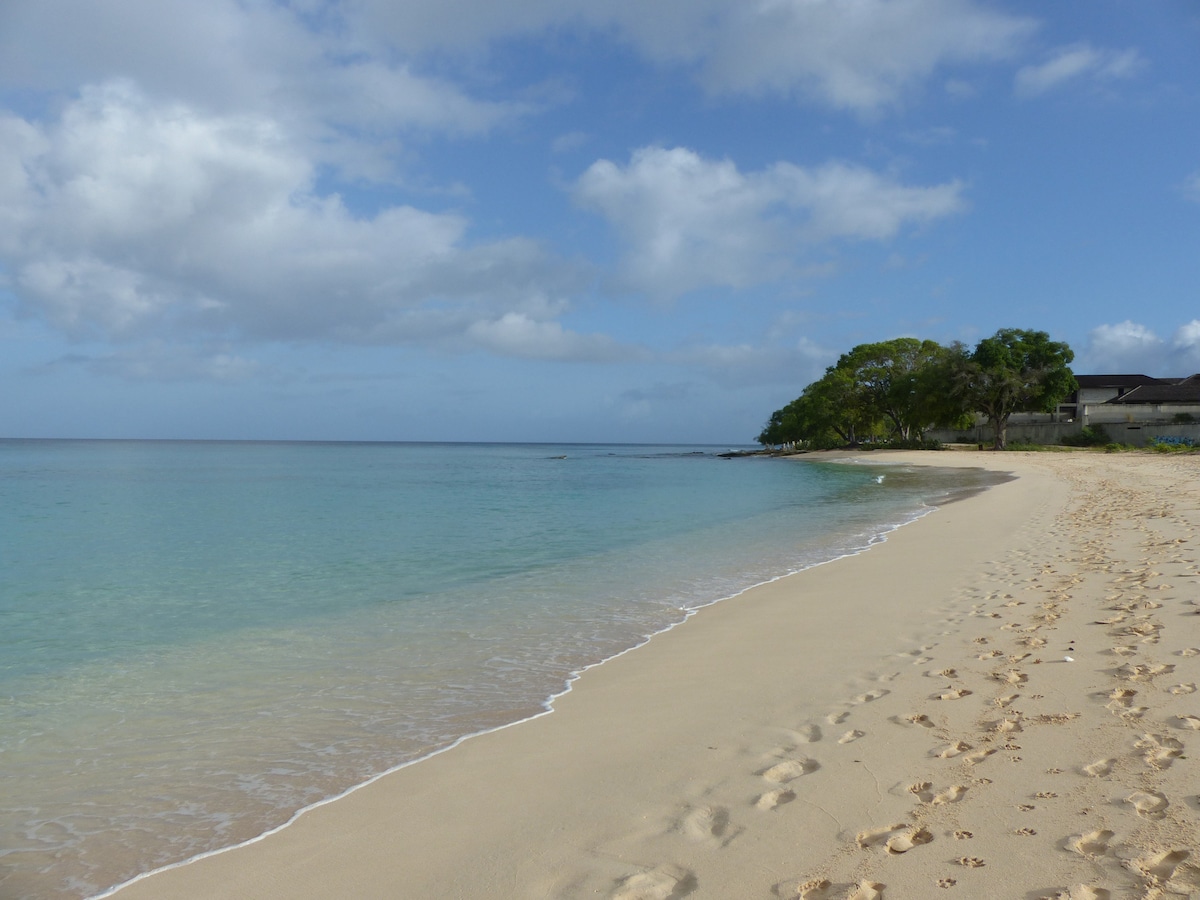 Breathtaking Beachfront 3 bedroom Apartment