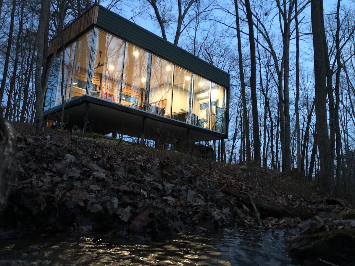 全新现代玻璃度假屋森林景观