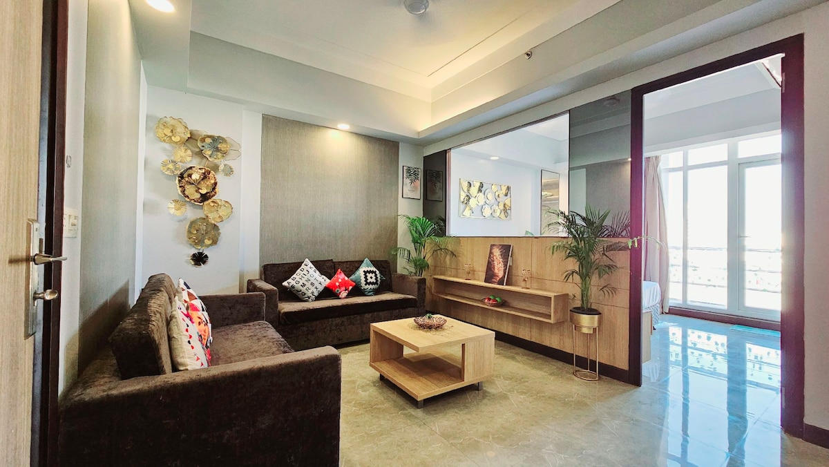 Luxurious apt over a bustling mall | INOX|Gym|View