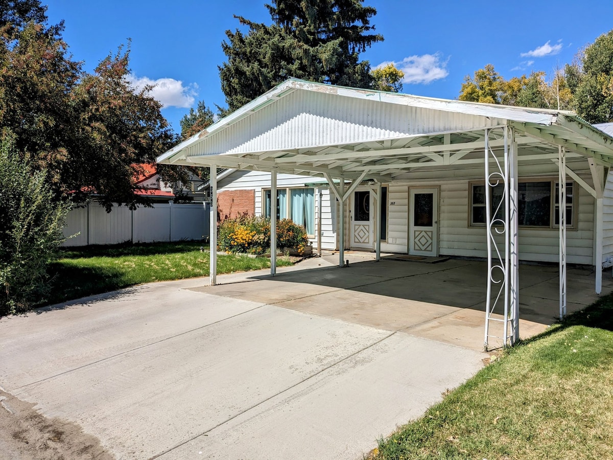 Cozy Private Suite in Downtown Meeker