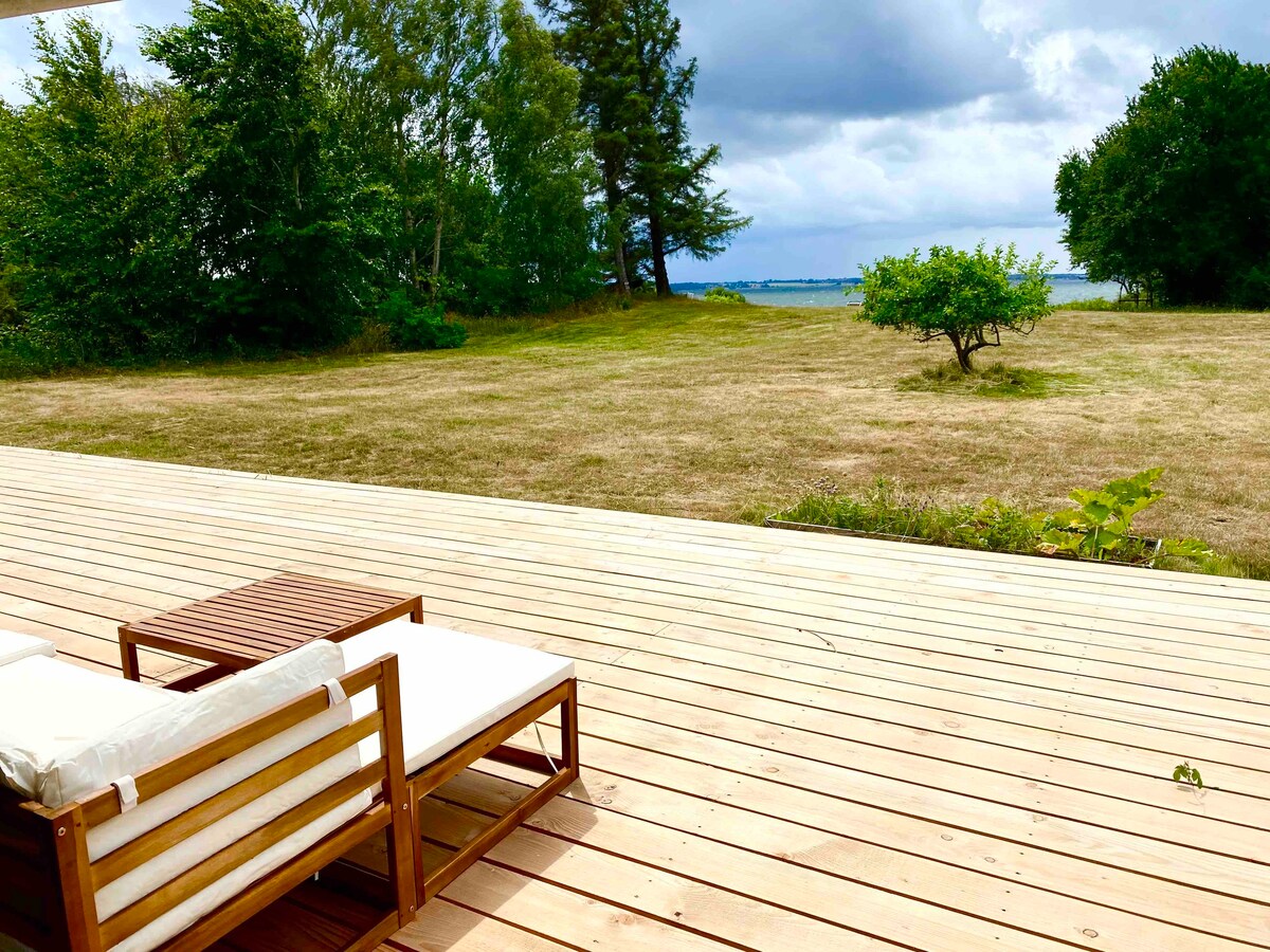 奥勒（ Orø ）第一排漂亮的避暑别墅