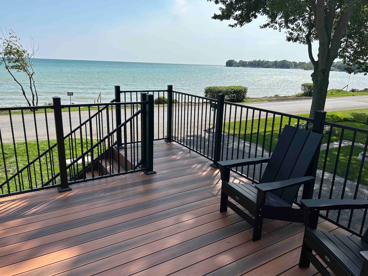 Elite Upper Deck Suites: Lake front with hot tub