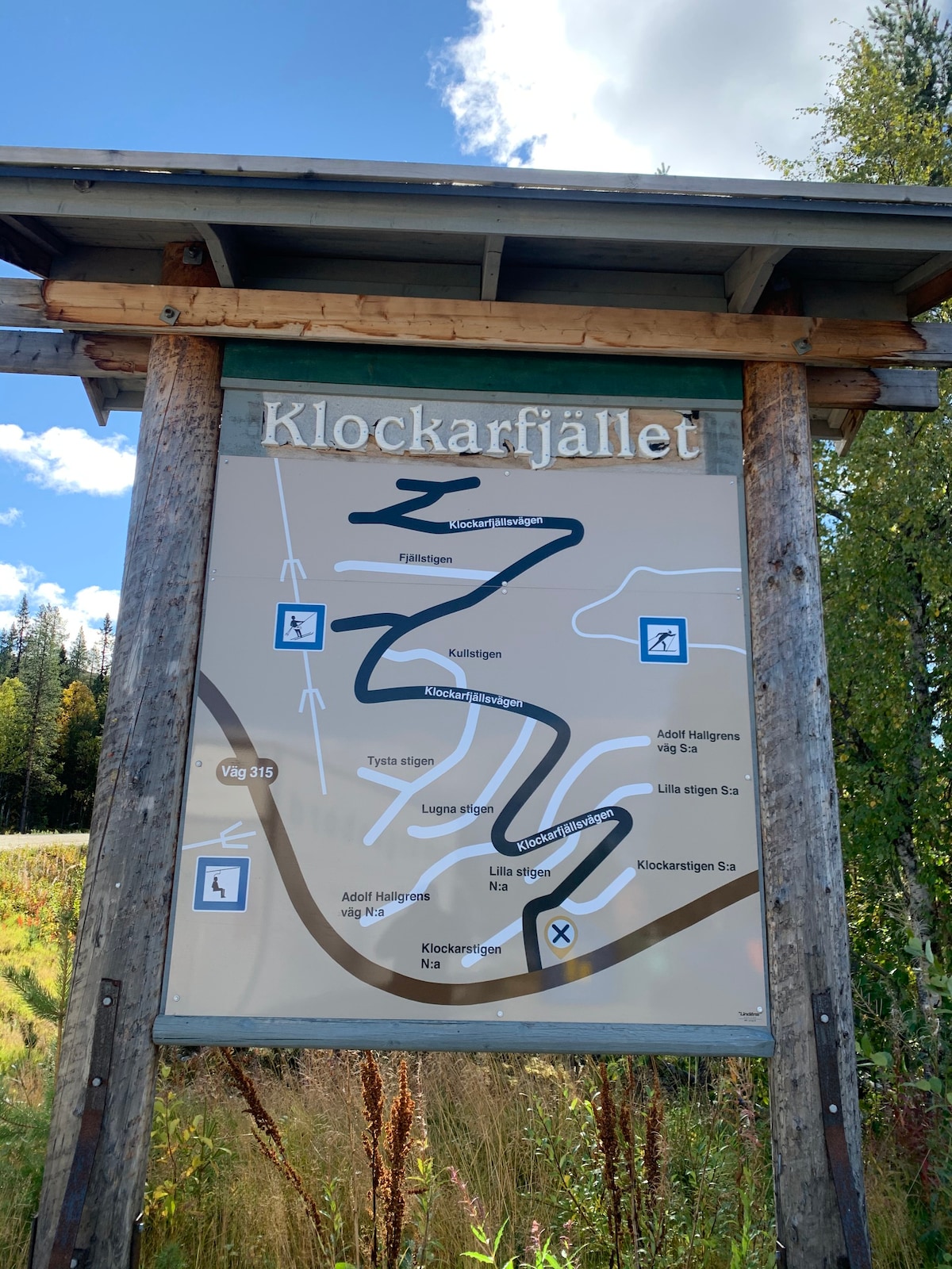 Klockarfjället, Adolf Hallgrensvej Norra。