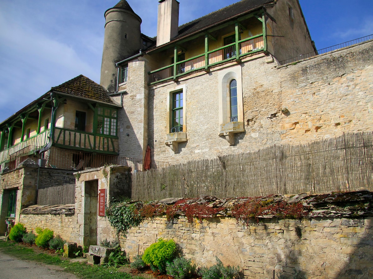 城堡11间客房最多可容纳30人。