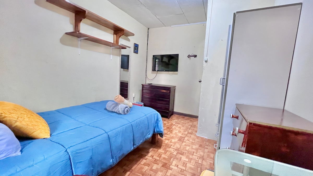 Bedroom #3 with shared bathroom. Casa Kitus