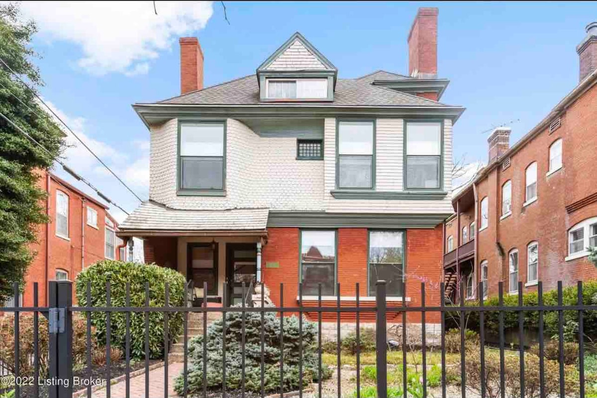 Beautiful Victorian Four Bedroom House