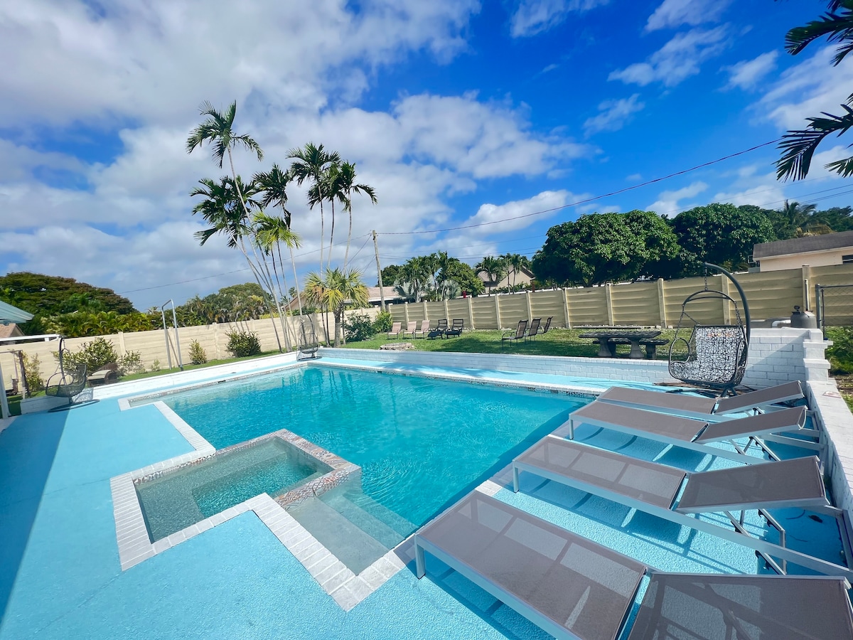 Large Beach house Heated pool  Hot Tub