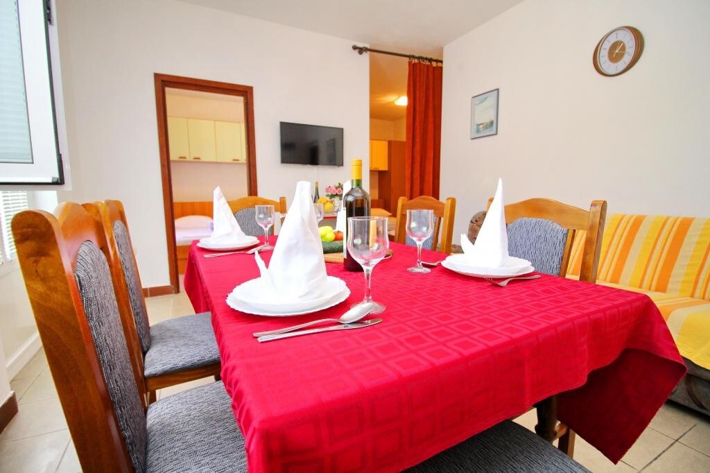 Apartments Neven - Two Bedroom Apartment with Terrace and Partial Sea View (A1)
