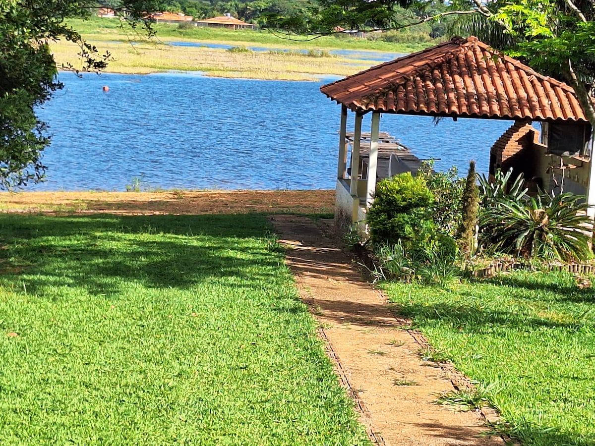 Rancho Beira Rio  até 8 pessoas ambiente familiar.