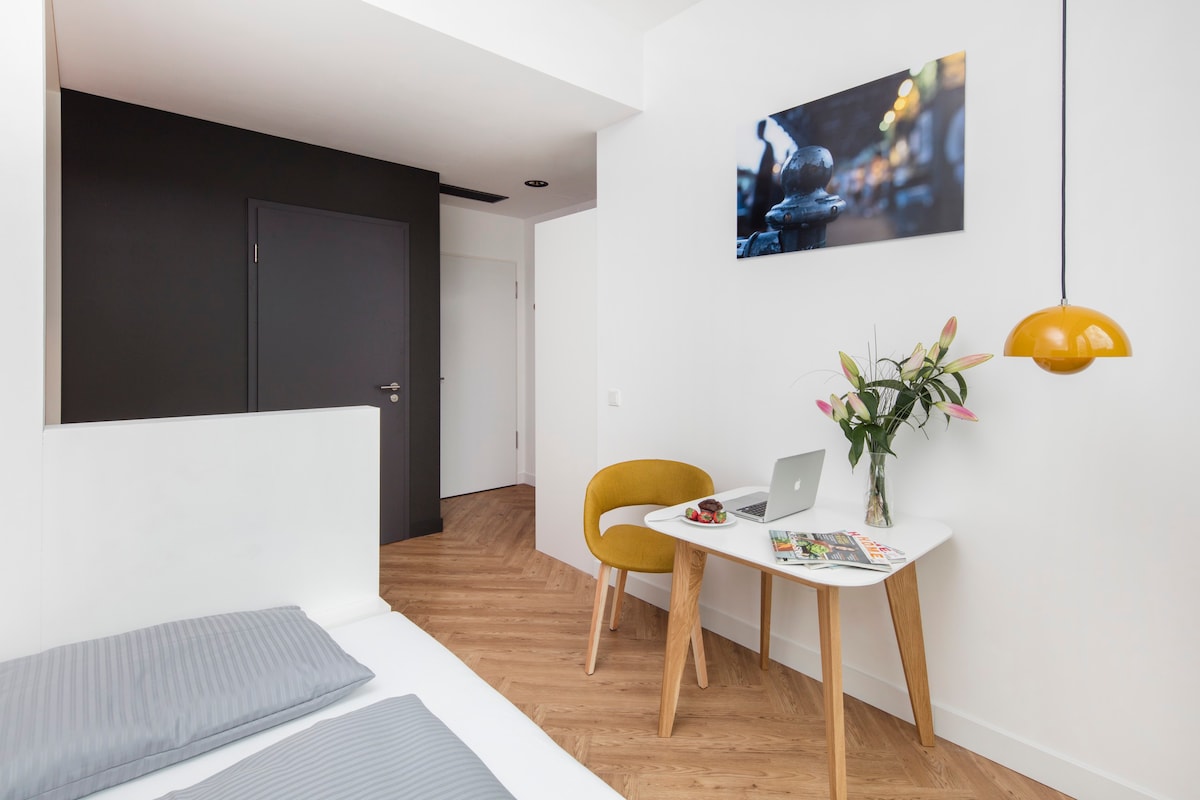 SMARTments Serviced Apartment- Studio in City-West