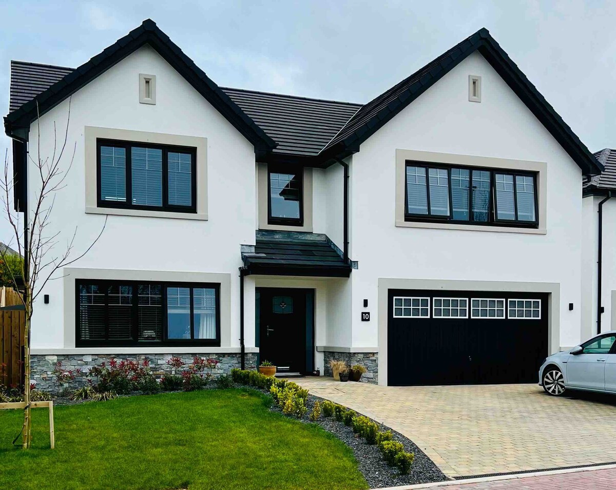 Rooms in brand new luxury home