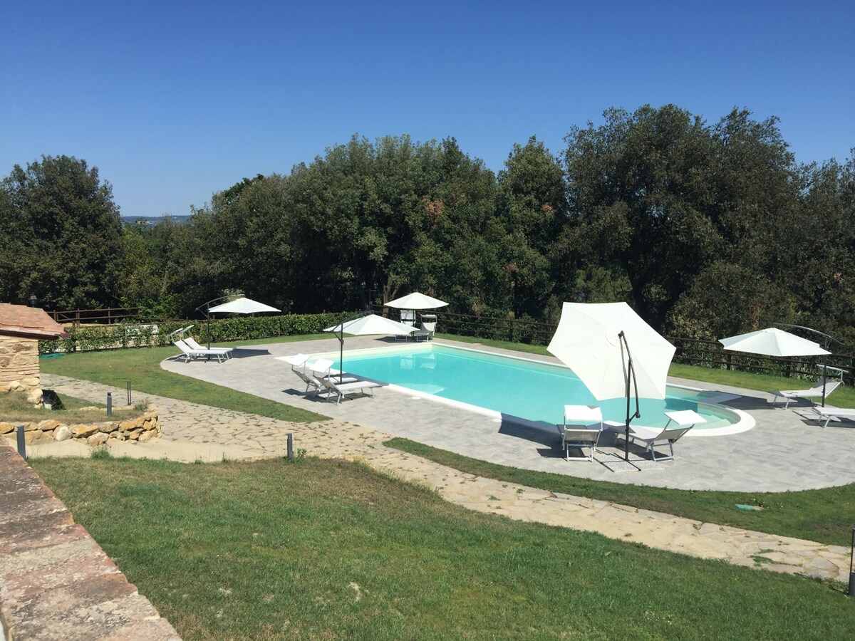 Magione dei Templari, villa with pool.