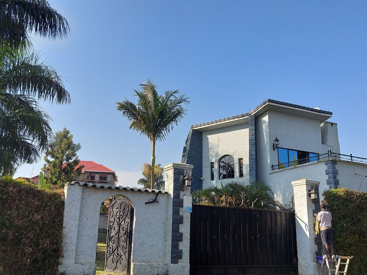 Entebbe Boomerang Beach villa