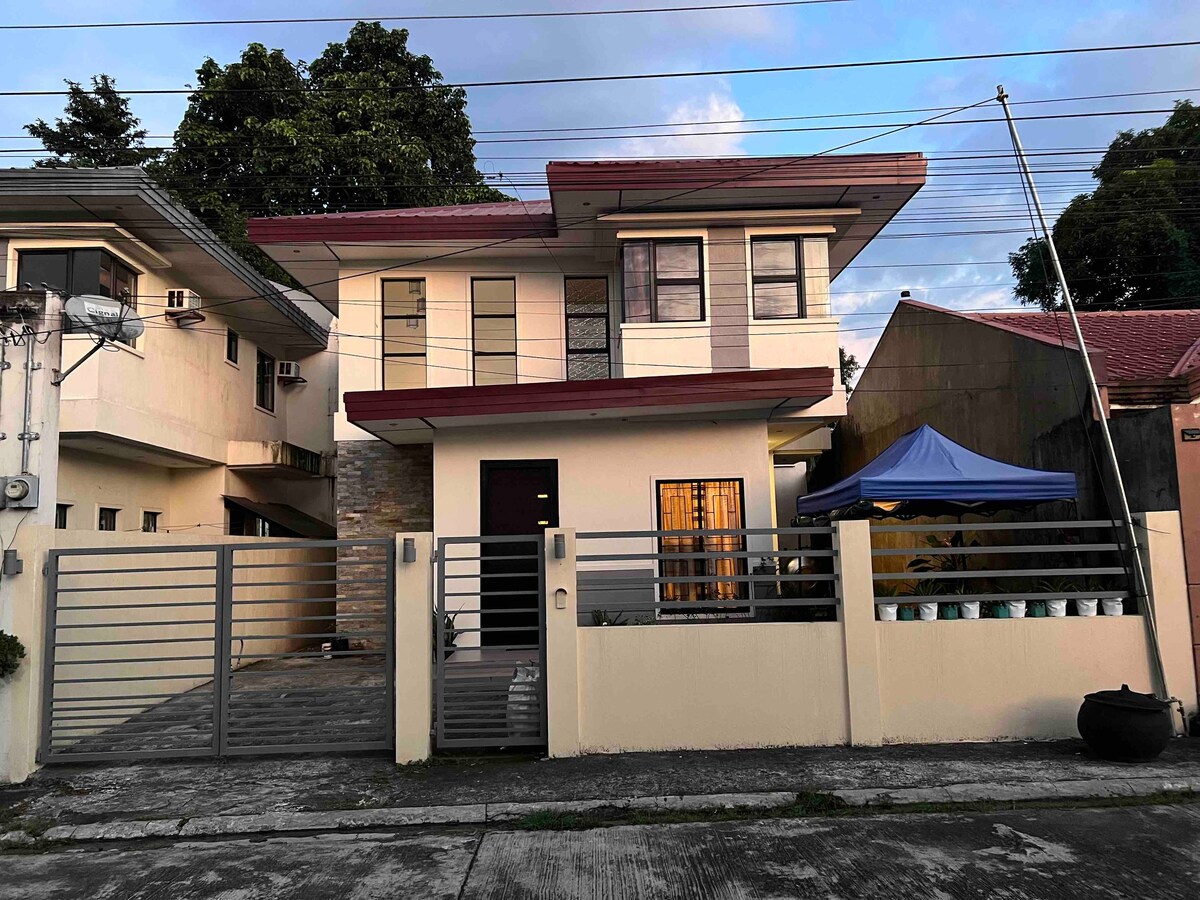 Cozy 3 Bedroom Home in Bacolod with Parking