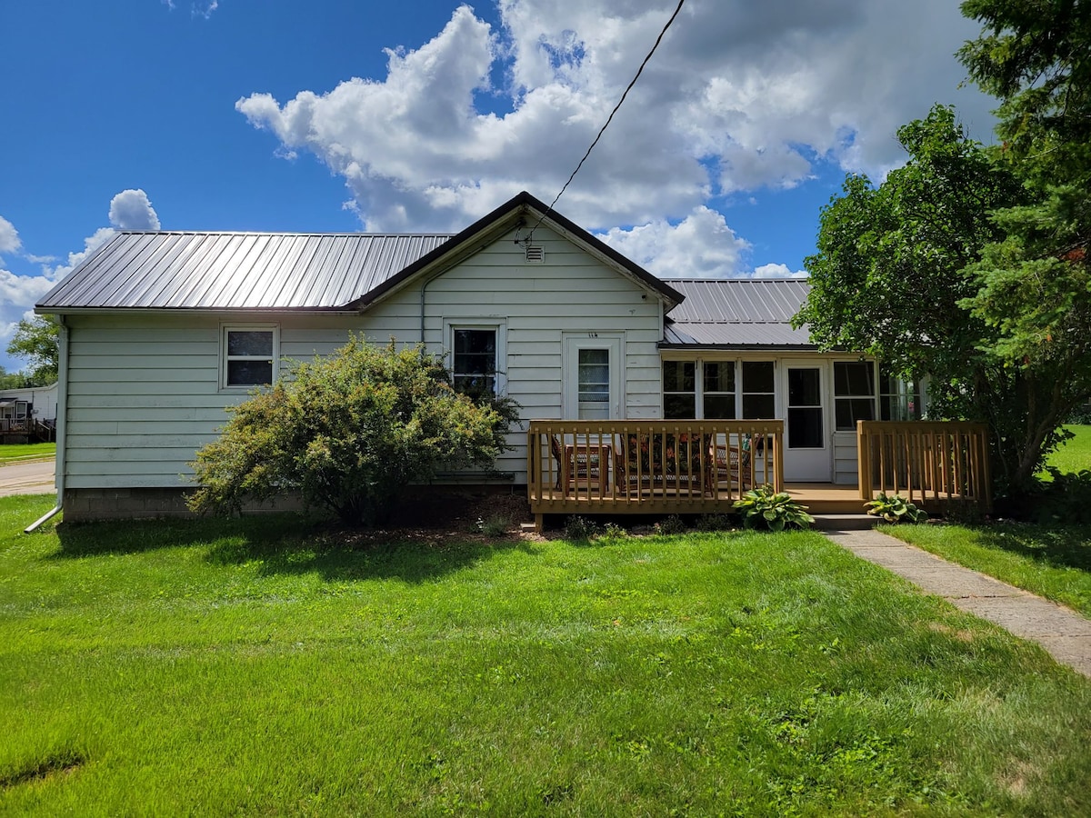 Cottage on Douglas