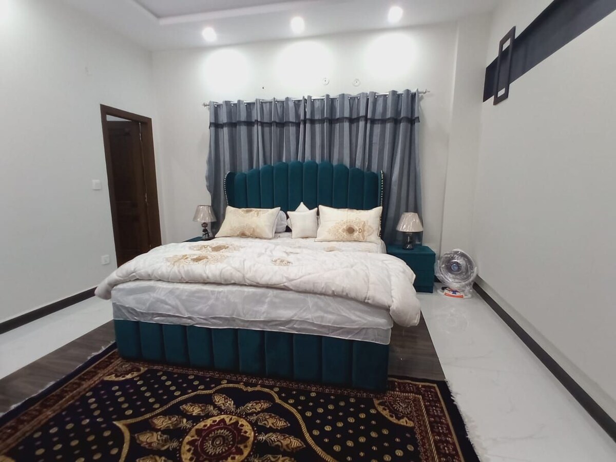 6 Bed Luxury Furnish House For Rent in Bahria Town