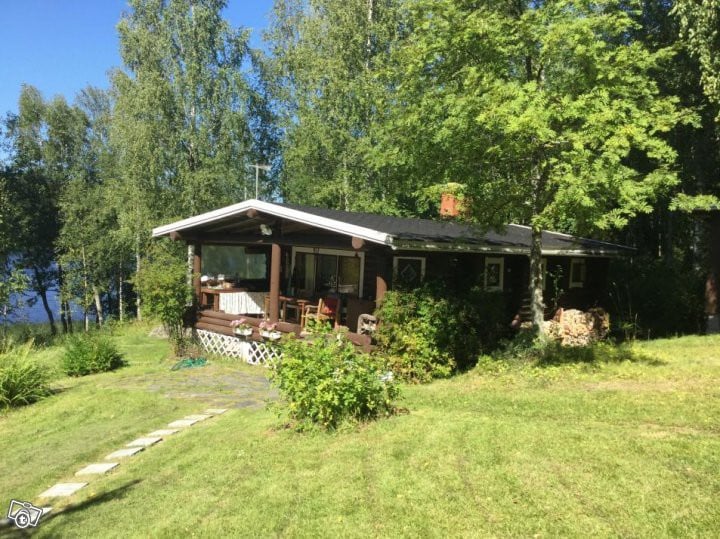 Venjärvi湖畔的库存小木屋