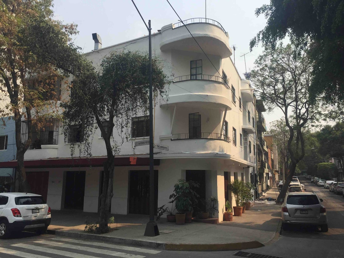 阳光明媚、温馨的公寓，带阳台，位于孔德萨（ Condesa ）