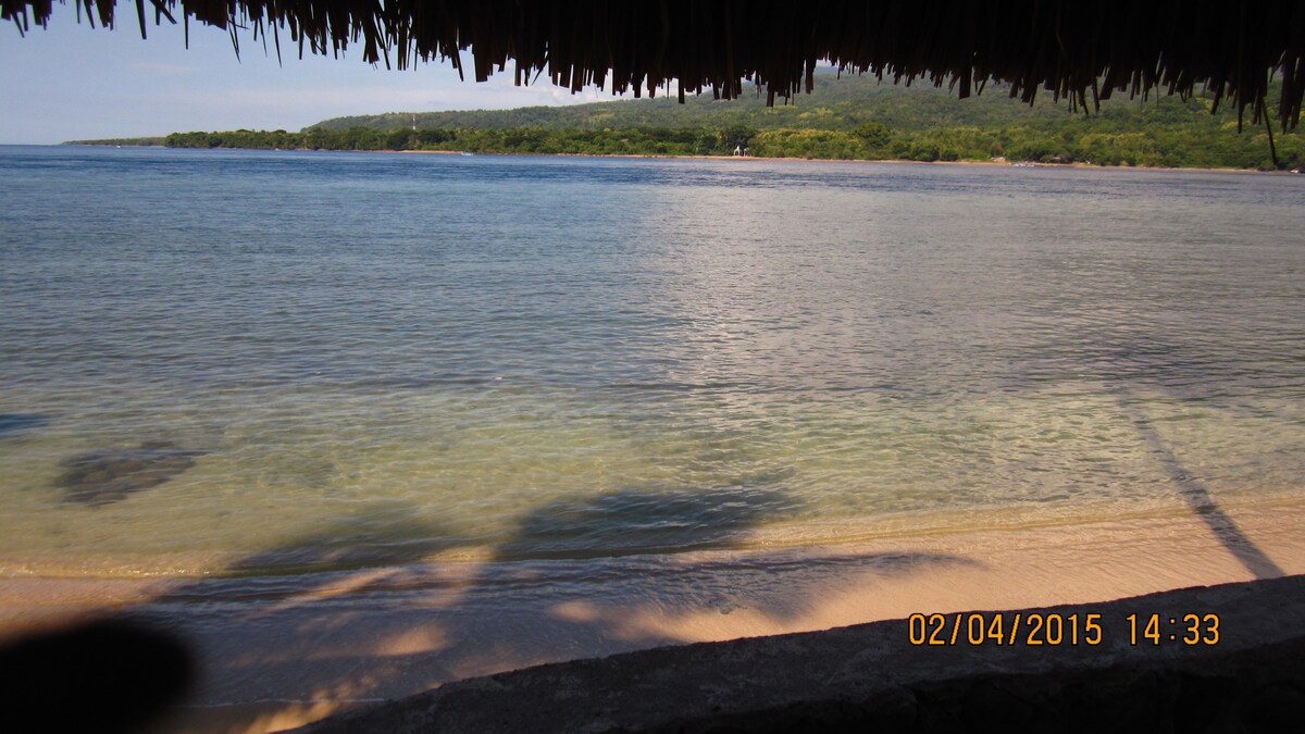 海滨船屋（ Beach Front Boat House ）