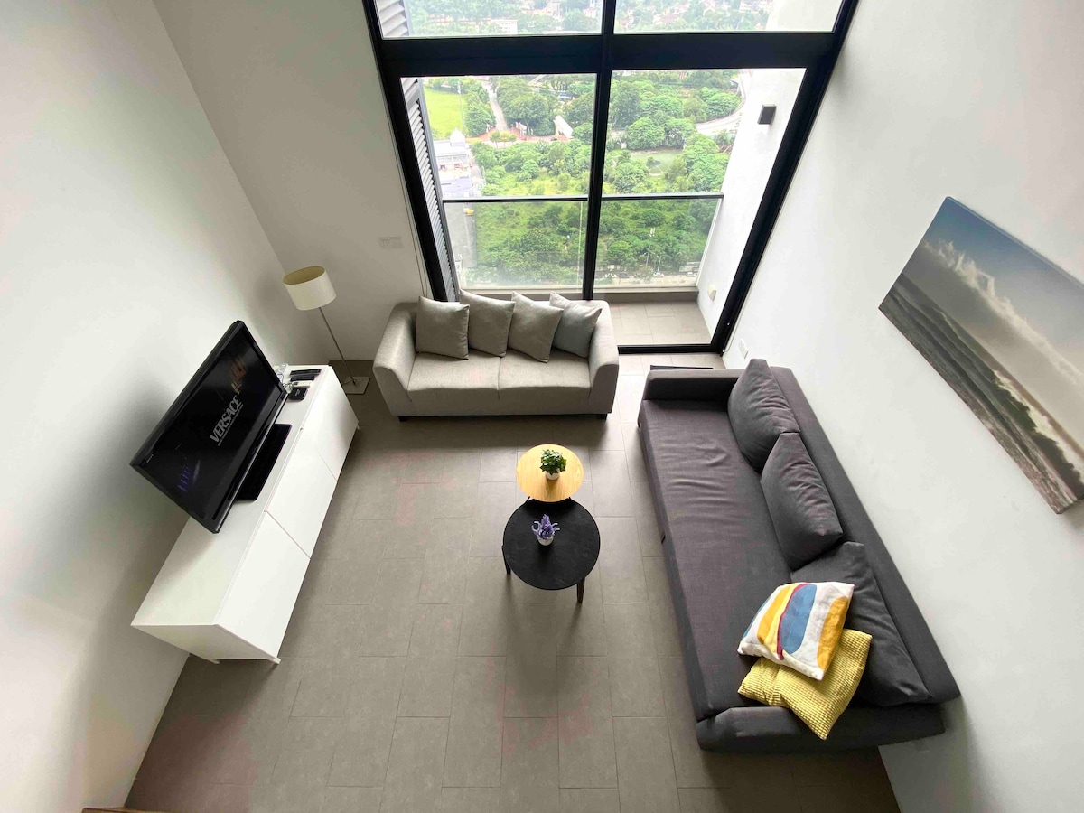 EST Loft Lynhomes LRT Bangsar Train KL Sentral