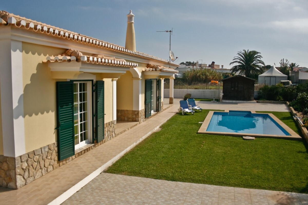 Bonita Moradia c/ Piscina  em SAGRES