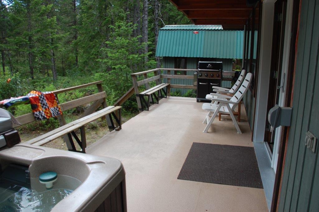 私人1800平方英尺小木屋，热水浴池，距离湖泊仅几步之遥
