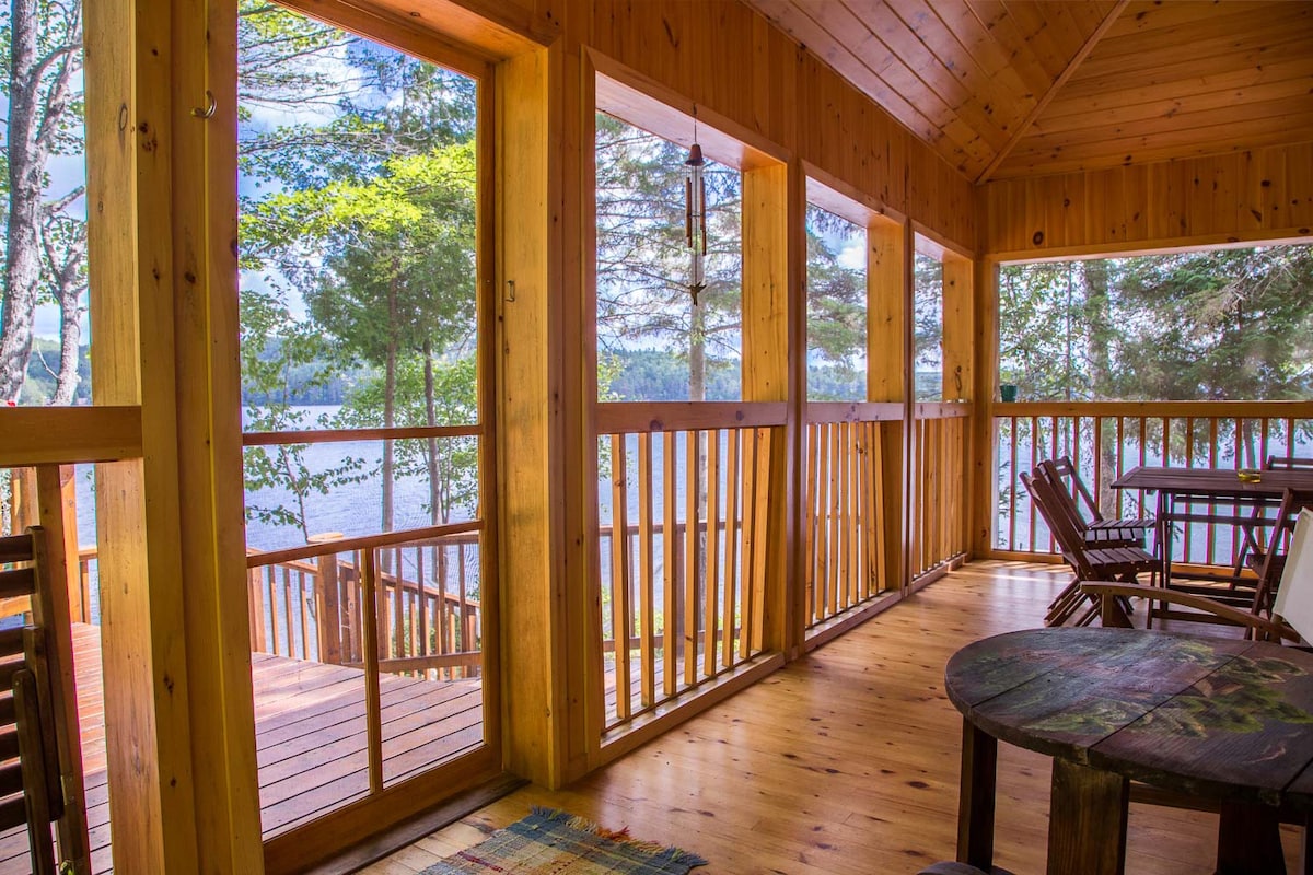 Lakefront Pine Cottage - Aylen Lake