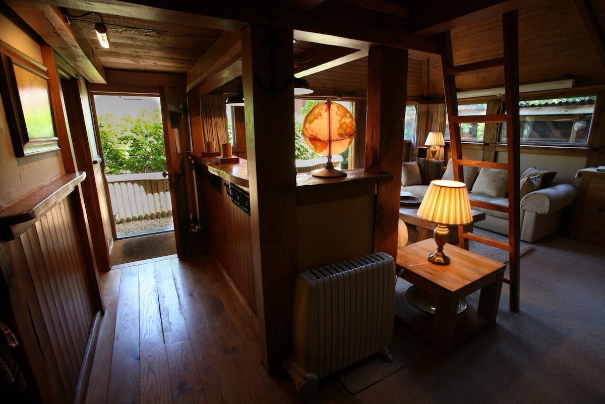 Romantic Oak Cabin Berkhamsted