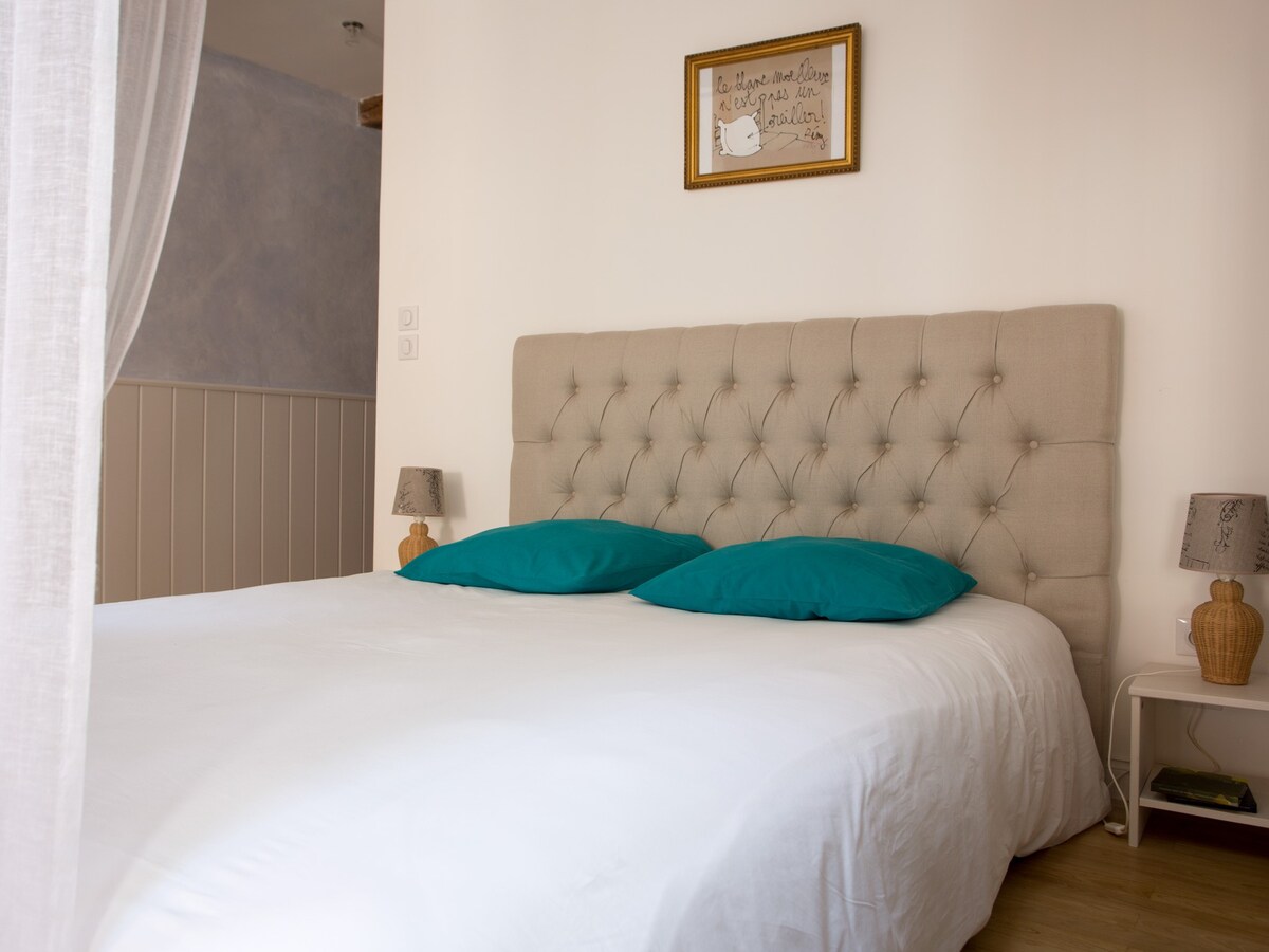 Lovely Bed Apartment in Pézenas