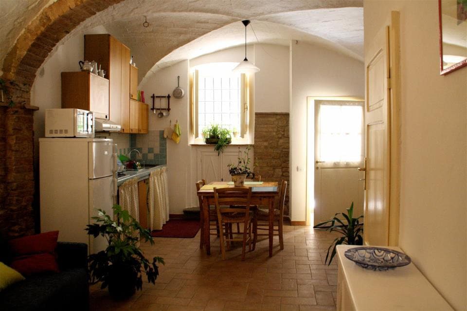 历史悠久的单间公寓Volterra