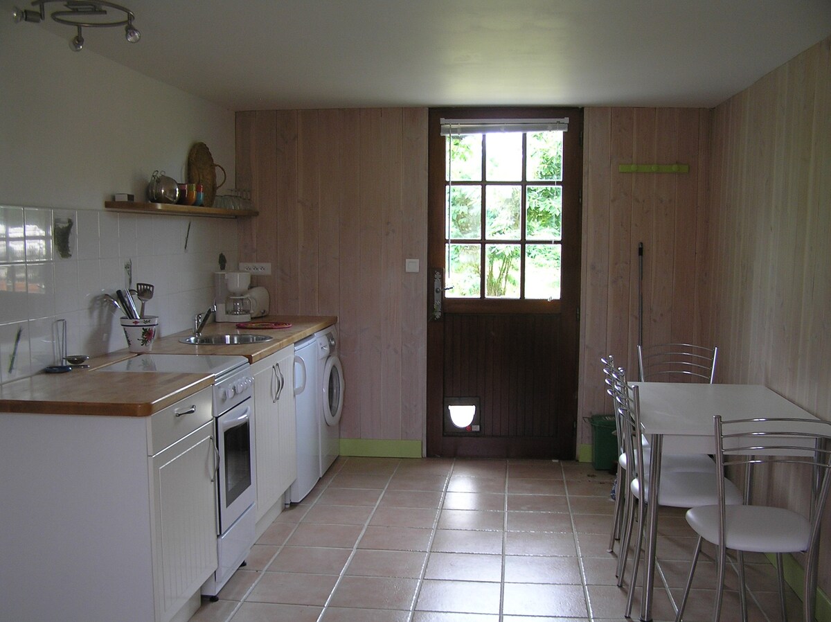 Little lodge in a wooded garden