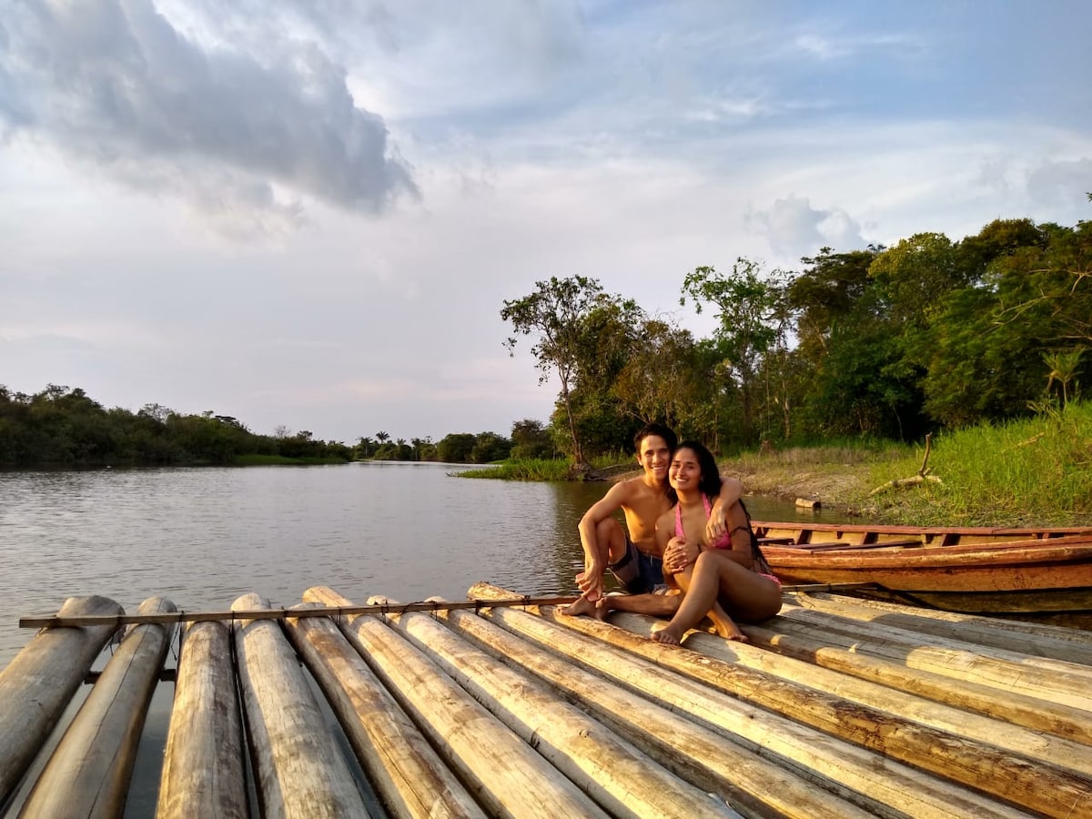 Escápate conmigo: ecolodge y hamacas vista al río