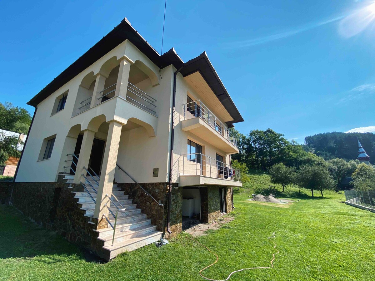 Countryside villa (in the heart of the mountains)