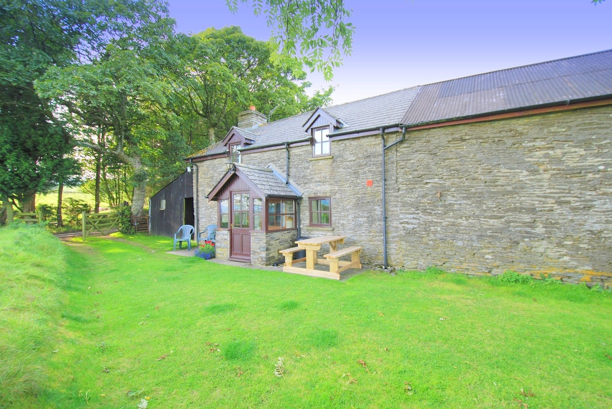 Cosy stone cottage with breathtaking country views