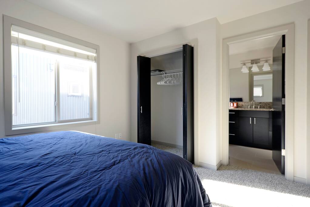 third floor bedroom with closet and full bathroom, this was